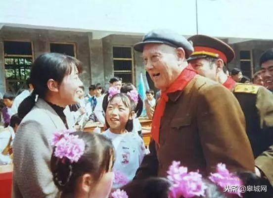 金寨这位103岁的开国少将，竟把所有钱都拿出来建希望小学！