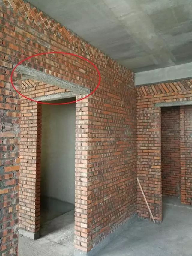 防水地梁卫生间,厨房因为会有水所以这两个地方要先倒地梁,这样可以