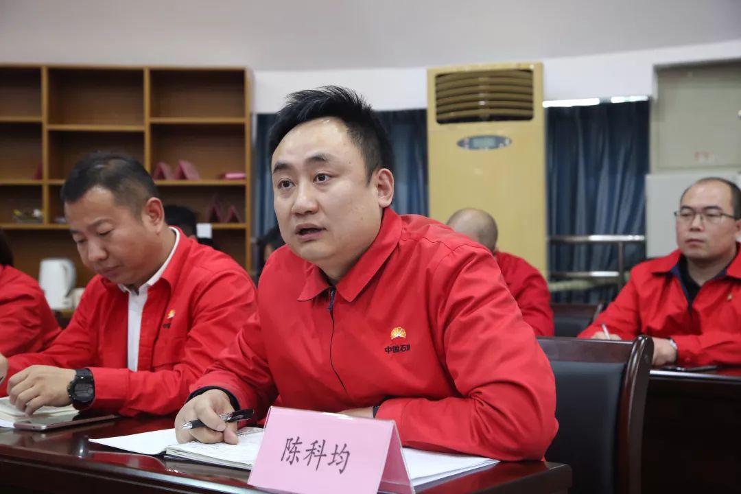 四川华气销售公司综合办主任陈科均张维勤在座谈时指出,分公司党委对