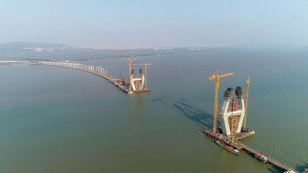 潮汕环线高速建设有新进展榕江特大桥中塔柱进入合龙施工