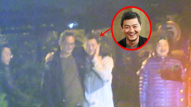 有摄影师拍到李亚鹏跟好友深夜聚会,但这天正是李亚鹏女友susie的生日