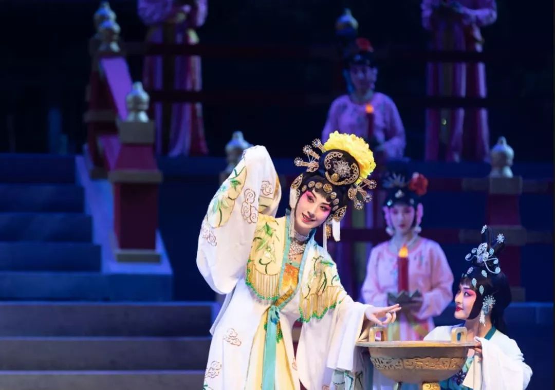 【文汇报】 吴兴人:曲终情未了——评京剧《大唐贵妃》