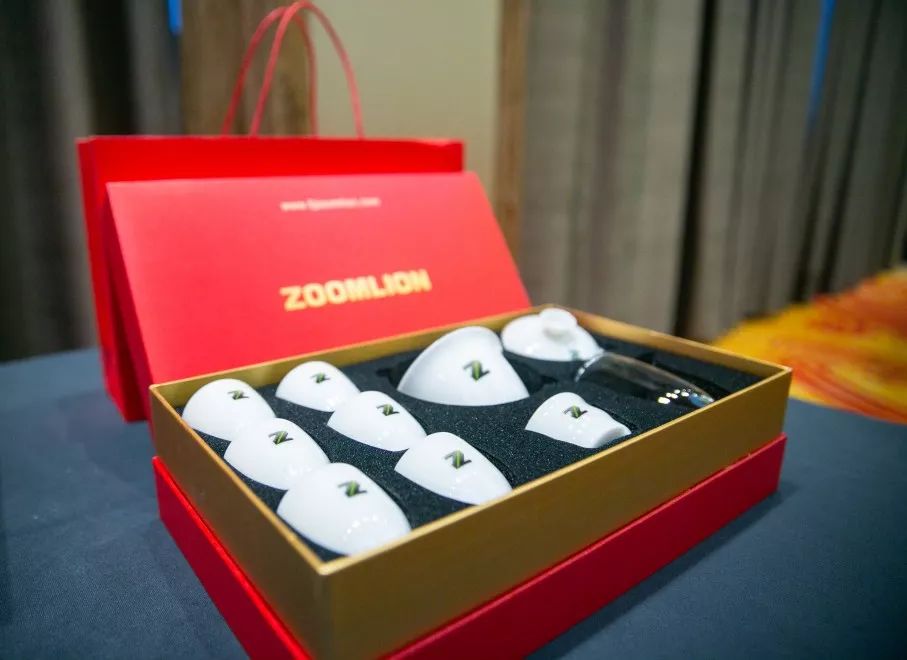 还为每位到场的客户准备了一份精美的礼品，此次推介会取得了圆满成功！