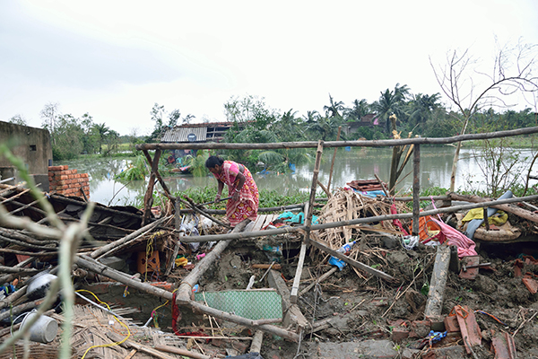 热带气旋“布尔布尔”造成印度至少12人死亡，十万人撤离