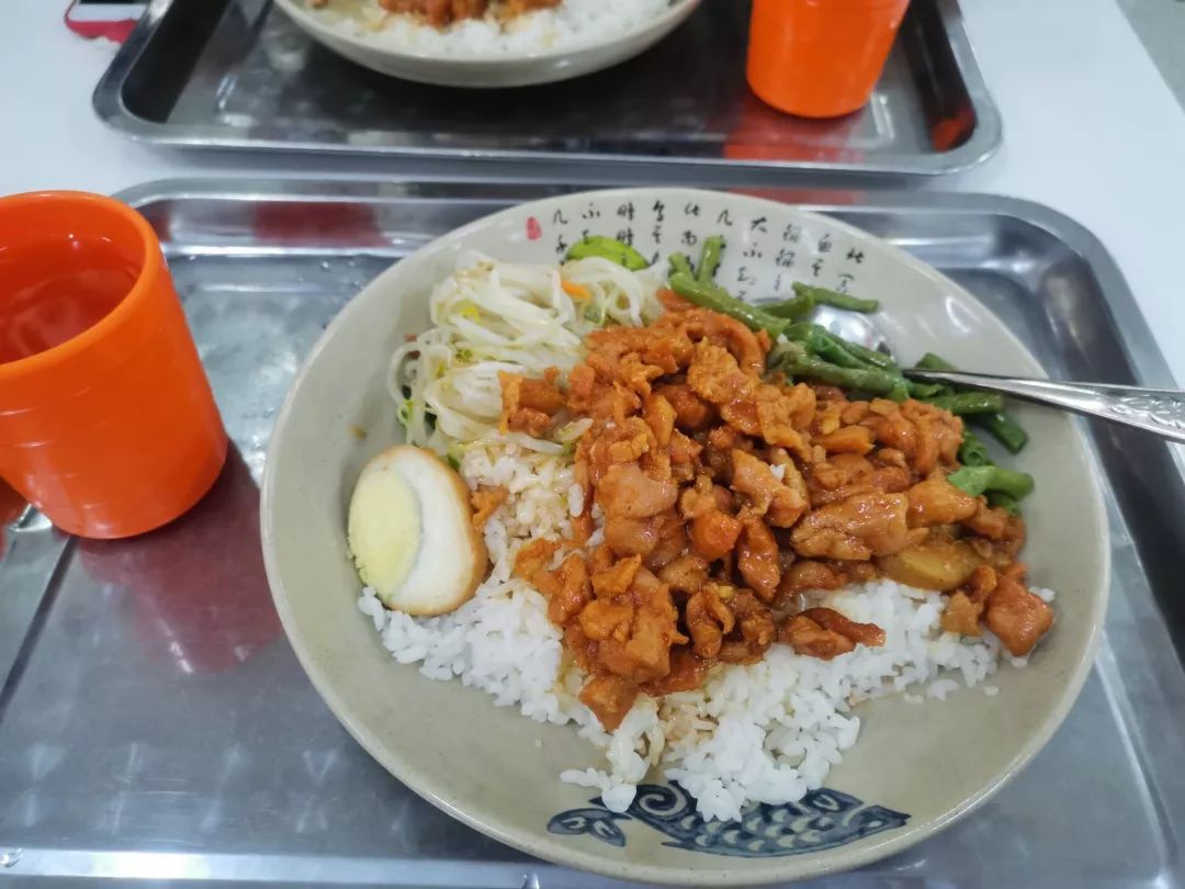 食堂的套餐饭