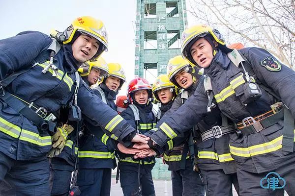 119致敬天津消防员