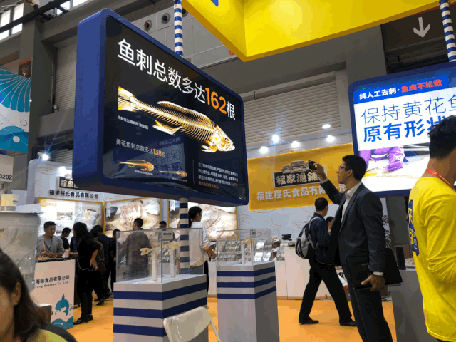 渔博会专题|网红展位亮相青岛,多种鱼类现场试吃,80条