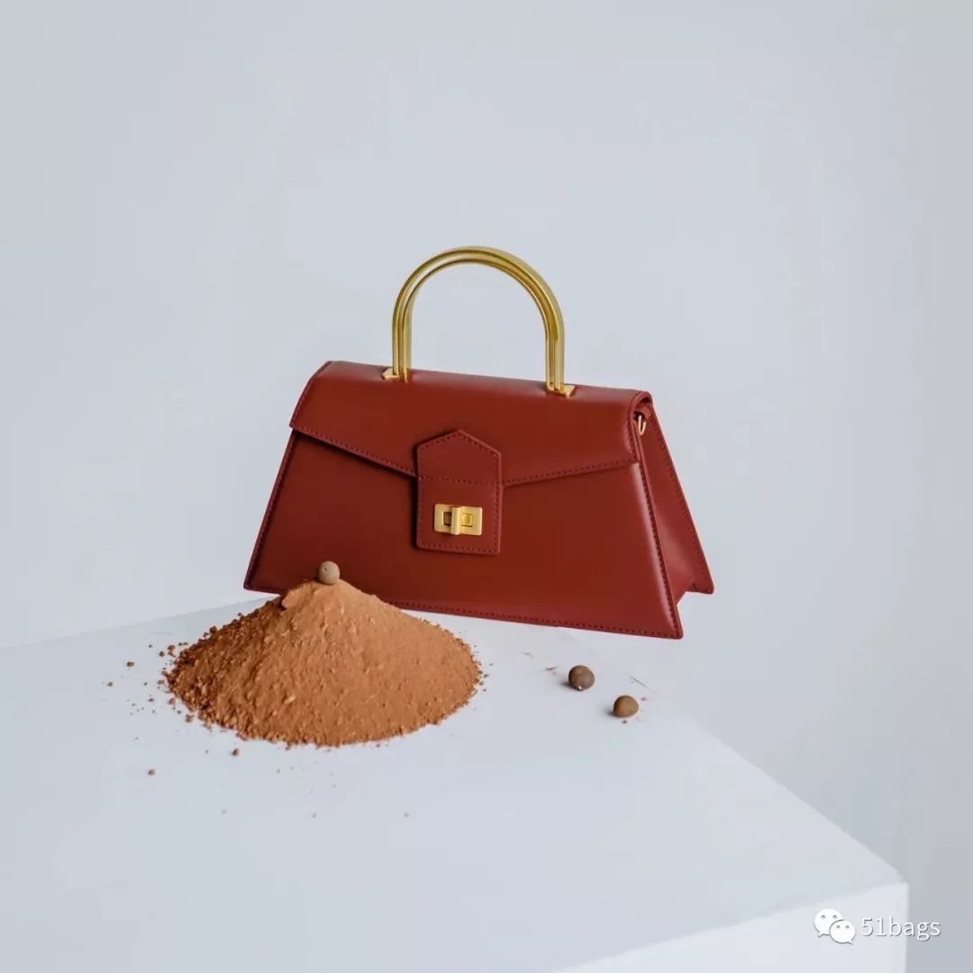 ���ֺð���| ��һ��С�ڰ���Ʒ��ո¶ͷ��:Apede Mod