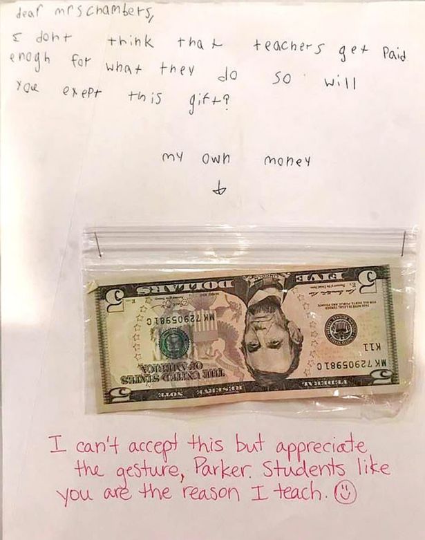 暖心惊喜！美国一9岁男孩用零用钱给老师“涨工资”