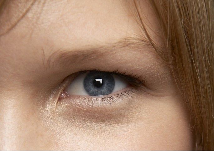 长出"双瞳孔"的人,他们眼里的世界,和正常人有什么不同?