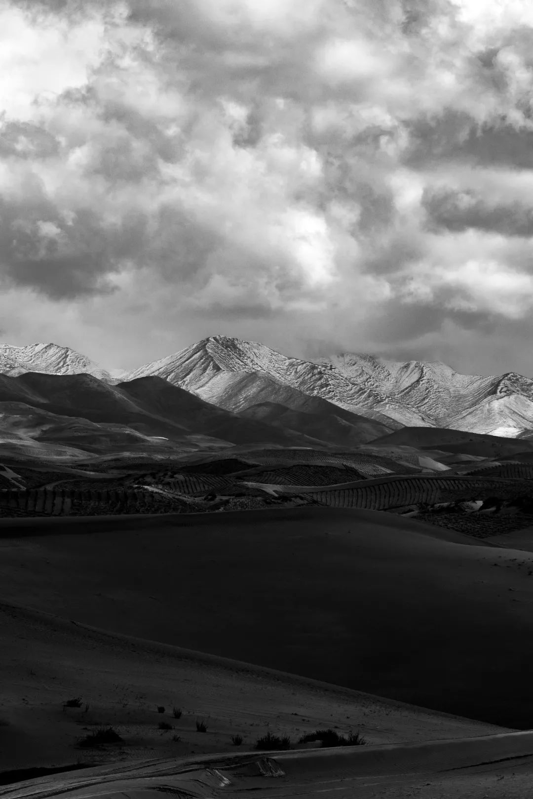 青海长云暗雪山,孤身遥望玉门关