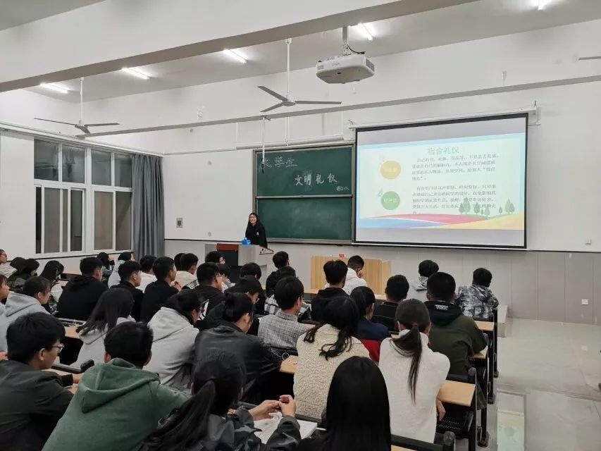 信工系19级举行大学生文明主题教育班会