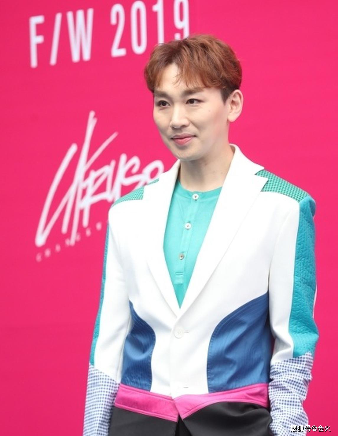 又一例！36岁男星车内骚扰男同事，脱对方裤子？