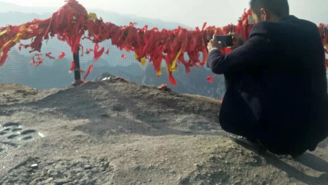 21岁女孩华山拍照坠亡，家属：与景区达成赔偿协议