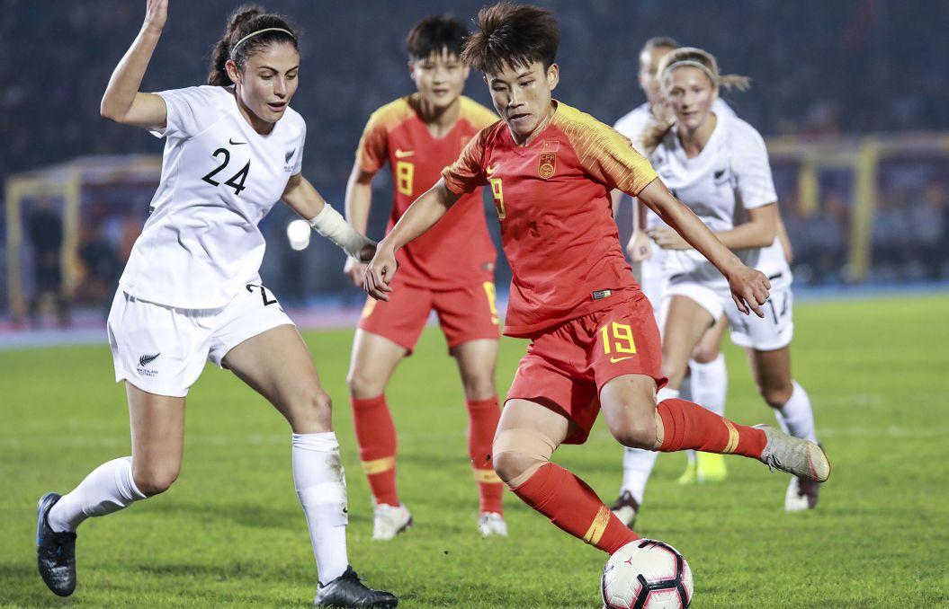 中国女足点球胜巴西夺冠 孔琦直言没出场也收获颇多