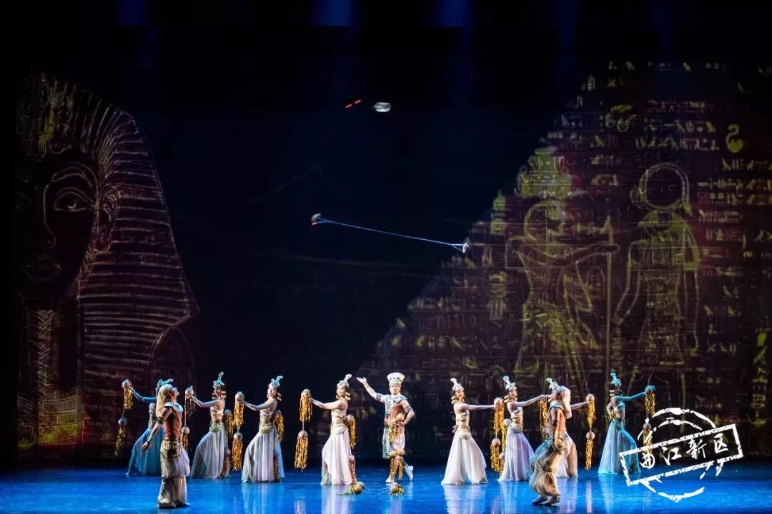 肩上芭蕾《天鹅湖》,音乐与杂技编织出最梦幻