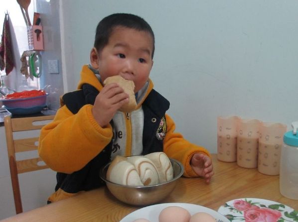 [每日说育儿知识]5岁小孩长不高，并且越吃越瘦，儿科医生：家长别拿坑娃当疼娃