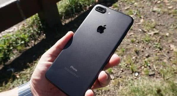 从7188元跌至3499元！iPhone7plus一夜跌至清仓价，库