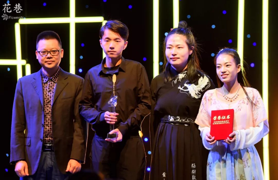 鲤》张国滨/陈臻,奖金5000元 "最闽南"创作奖 《爱拼的咱厝人》陈程峰