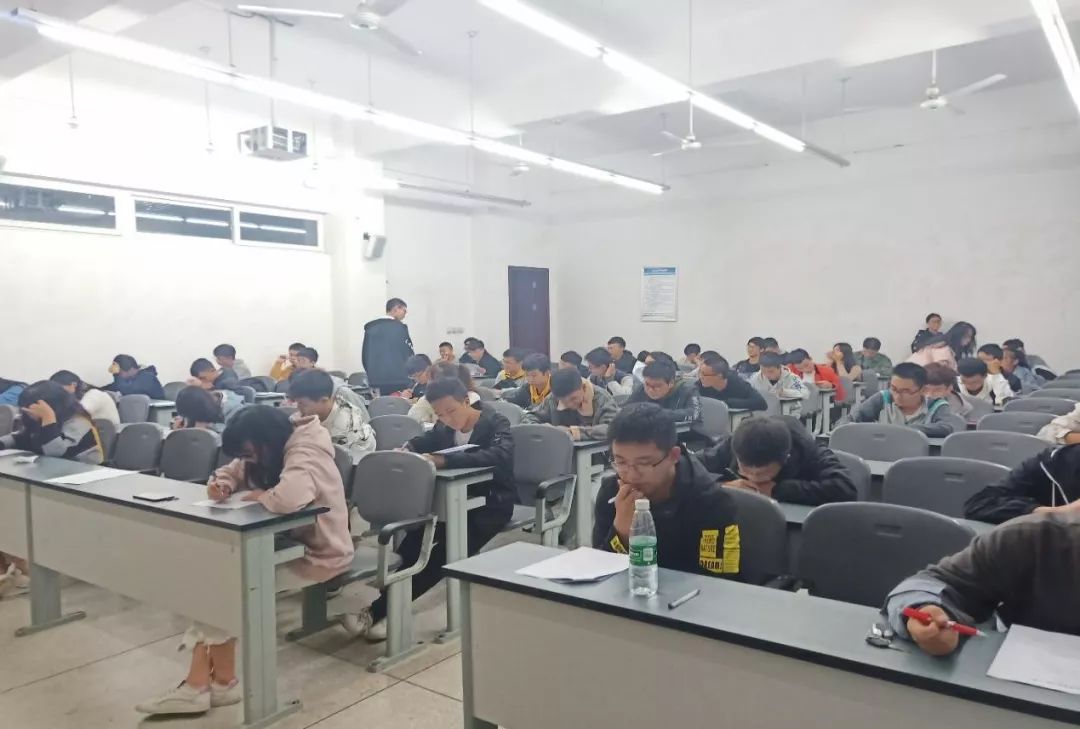 活动总结|校园学院教案2019年"法律进信息"主题活动设计电气丑小鸭七下图片