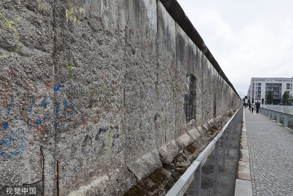 扬之：柏林墙，走入历史的永久记忆_东德