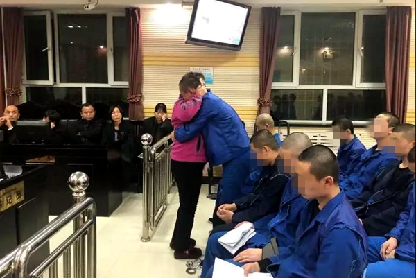 原创新疆奎屯市法院公开审理杨万龙等九人恶势力团伙案