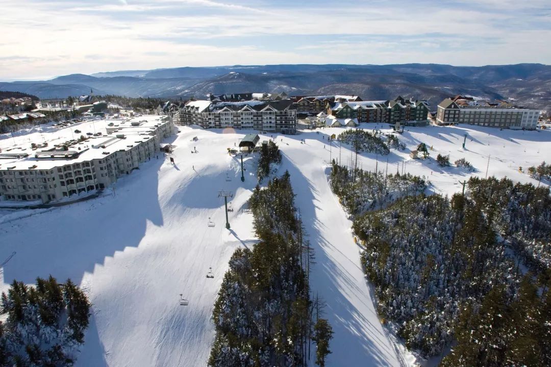 滑雪胜地 盘点五大湖区滑雪场七宗“最”！谈球吧体育(图15)