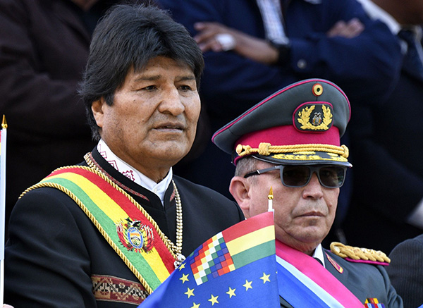 玻利维亚政治乱局中的军队：“倒戈”总统？填补权力真空？