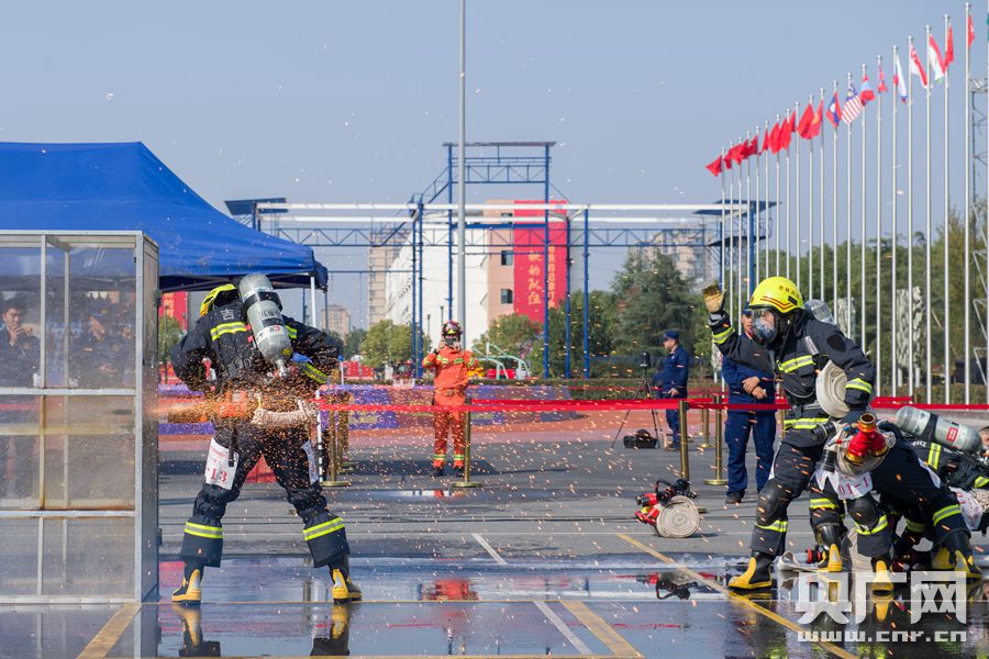 吉林消防救援总队欢迎参加全国首届“火焰蓝”消防救援技能竞赛人员凯旋