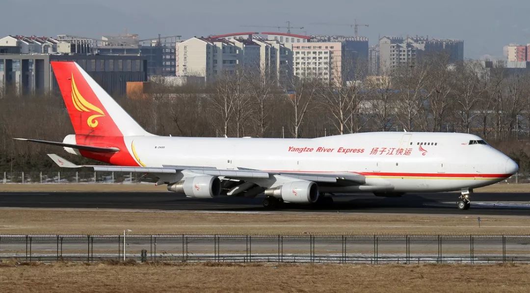 金鹏航空进军客运业务前叫扬子江快运,拥有15架全货机,包括737,747等