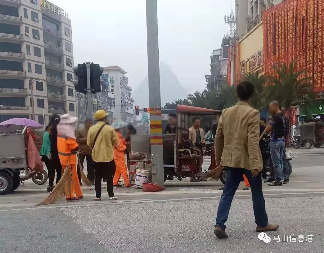 今早马山车站一老人遭货车碾压,不幸身亡._车祸