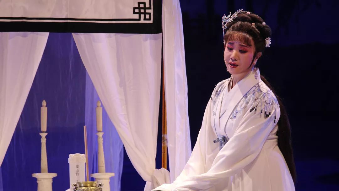 祝英台:赵丹宇 银心:王静第 10 场化蝶梁山伯:王晓菲 祝英台
