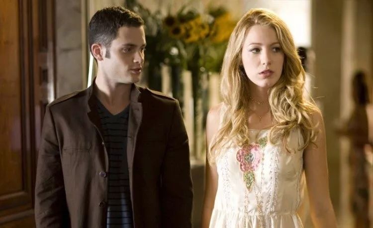 女孩》官宣!女王嫁黑寡妇前夫,男神被控强奸,现