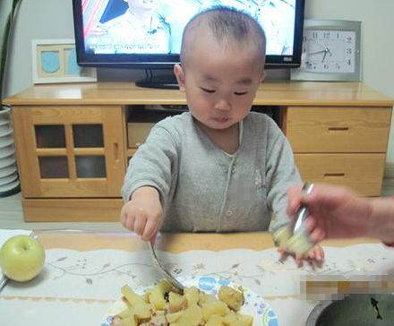 每日说育儿知识@儿科医生：3种食物是儿童身高的“克星”，损伤脾胃还不长个