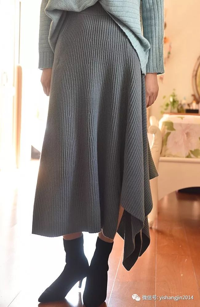 同款羽绒服红色收腰 38a63c2897cd41c69c9719224ee3d255.jpeg