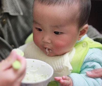 蓝象宝贝育儿■2岁宝宝积食不发育，医生说3种伤脾胃的辅食不要再给孩子吃了