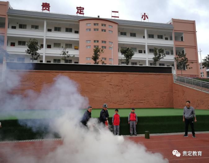 校园安全贵定县第二小学反恐防暴消防安全应急疏散演练