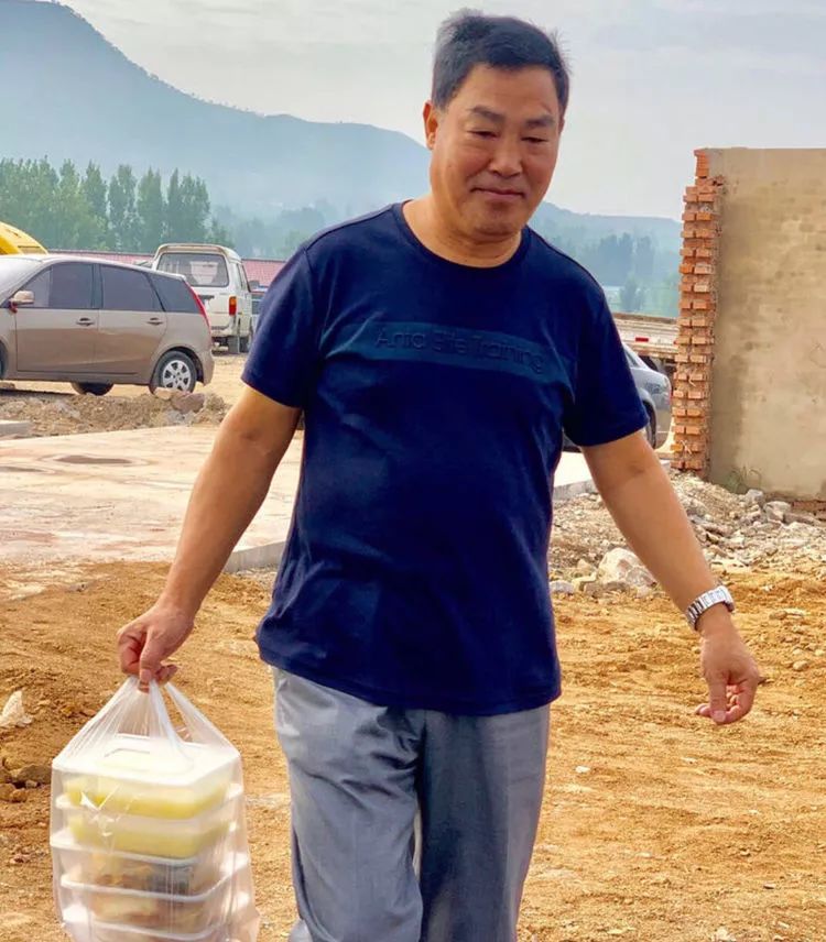 莒南高铁站帅哥美女亮相!莒南北站,我来啦!