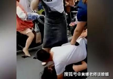 男人扒女人的内衣_内衣性感女人(3)