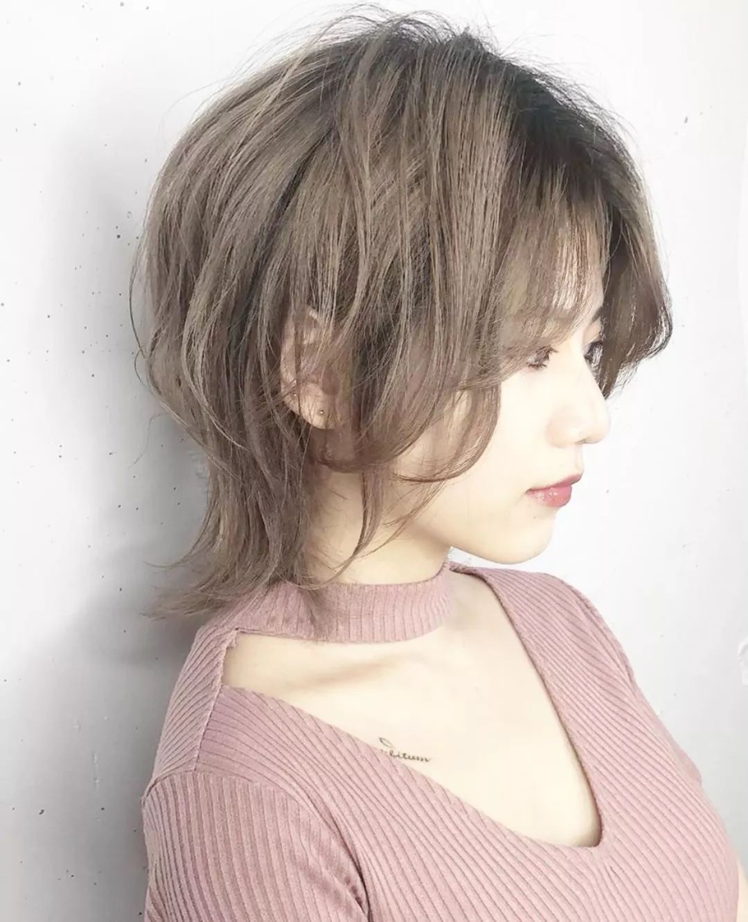 日系露耳短发