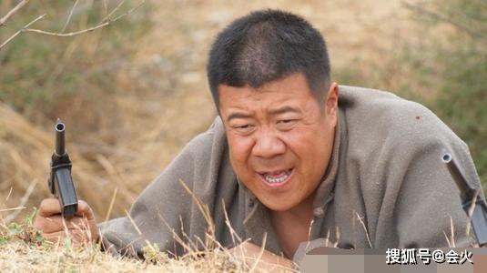 52岁秦卫东罕现身，和三婚妻子育有一子，儿子魁