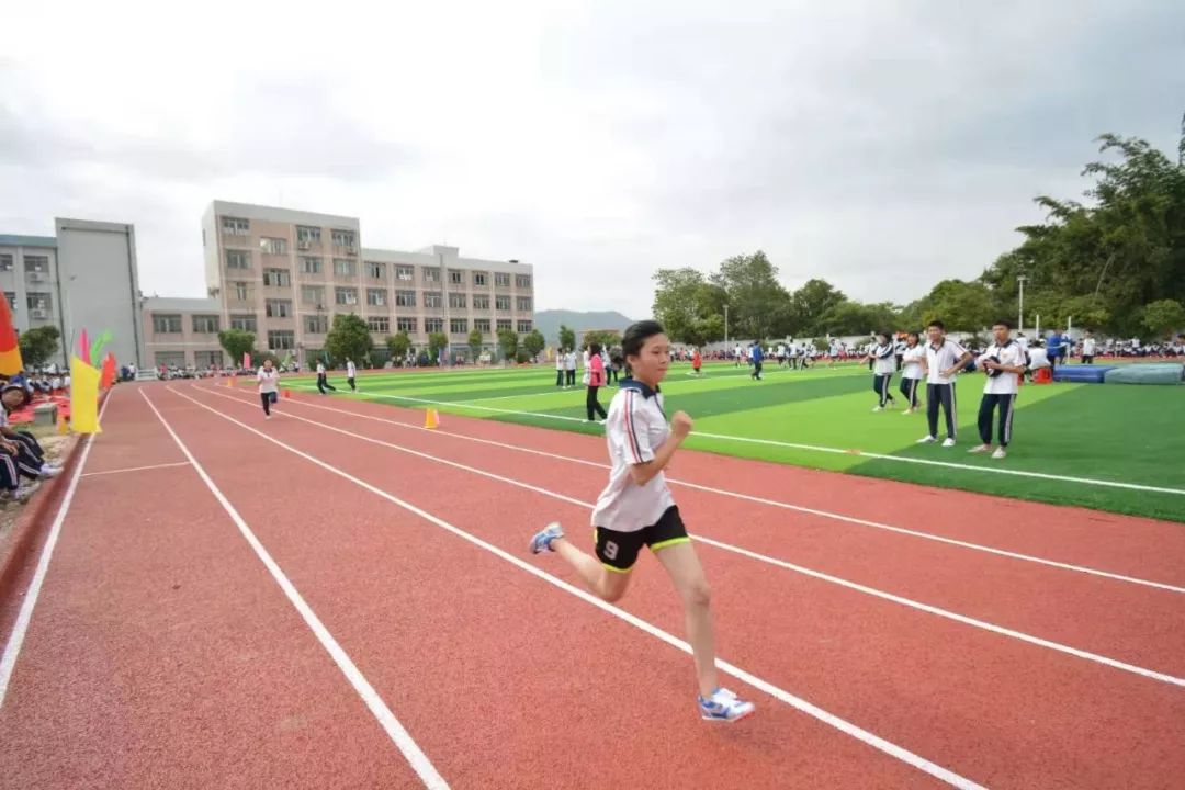 东洲中学新体育场已建成投用