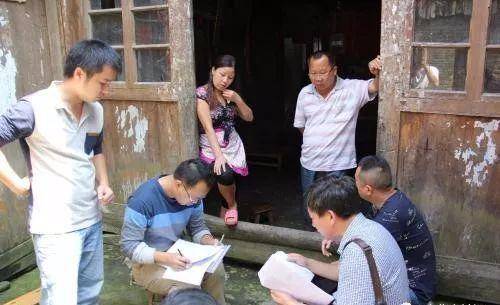 贫困户人均年收入标准_标准体重身高对照表