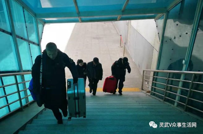 灵武火车站 男子为何突然晕倒 发生感人一幕