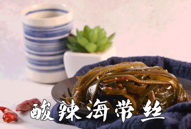 闻便觉饥肠辘辘 勾起肚子里的馋虫 人气新王——藤椒鸡 食辣者的最爱