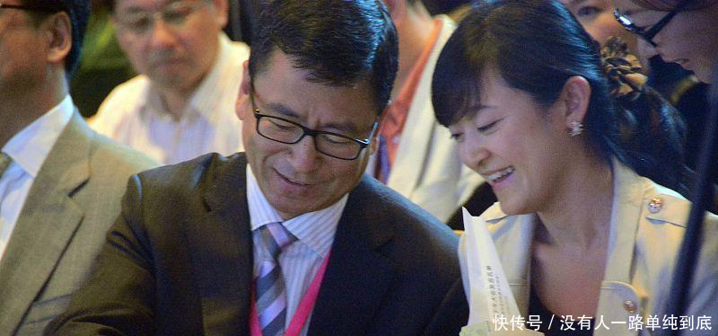 原创白岩松一年的收入, 折合成人民币是多少 说出来你可能都不信