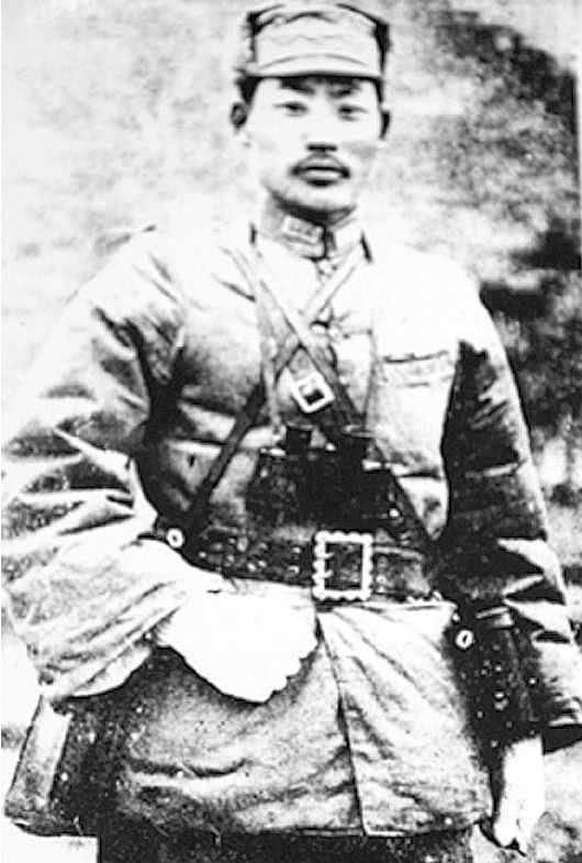 卢沟桥事变，国军小兵一把大刀砍下13个人头，吓得日军抱着大腿瑟瑟发抖！