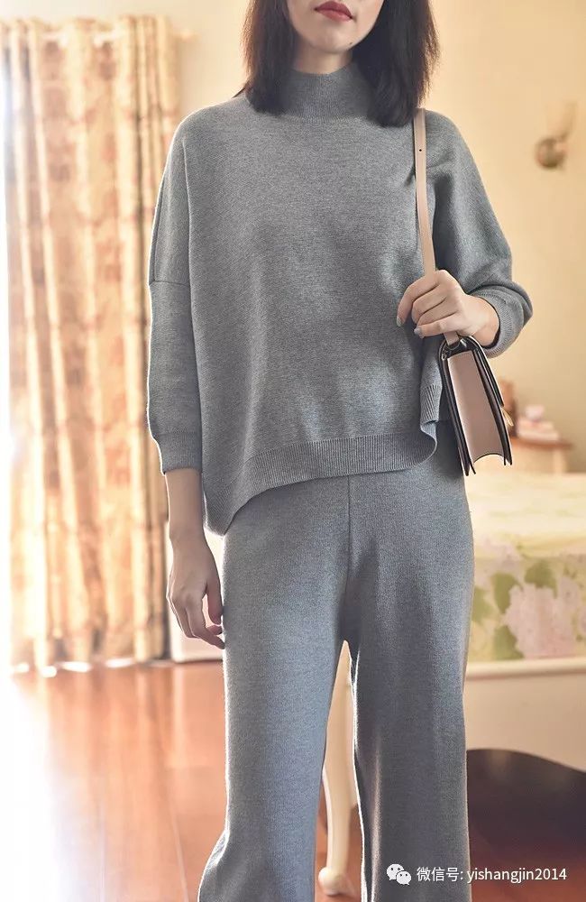 同款羽绒服红色收腰 a0c1513dc006409a8340f66398b6c057.jpeg