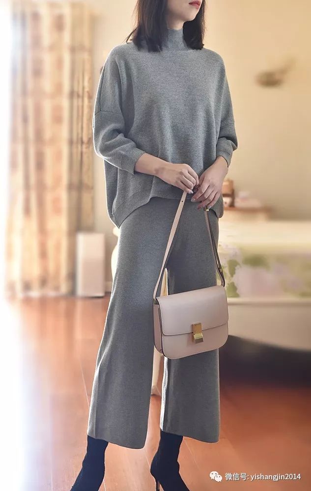 同款羽绒服红色收腰 b2a834b999244058b596ab94a5b86ab4.jpeg