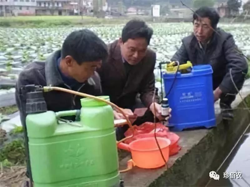 六,药液配制配制药液时建议采用二次稀释法,即先将农药溶于少量水中